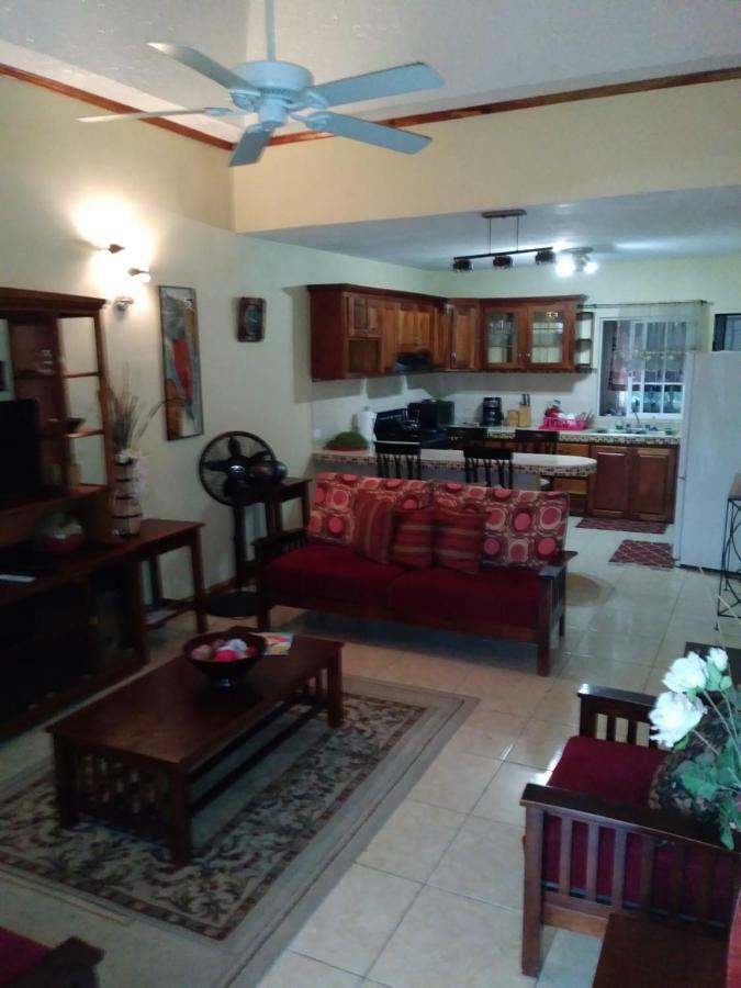 The Residence Portmore Apartments מראה חיצוני תמונה