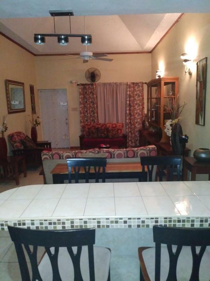 The Residence Portmore Apartments מראה חיצוני תמונה